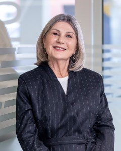 Marian Tolich, Auctioneer