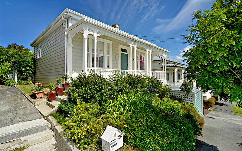 Square front villa